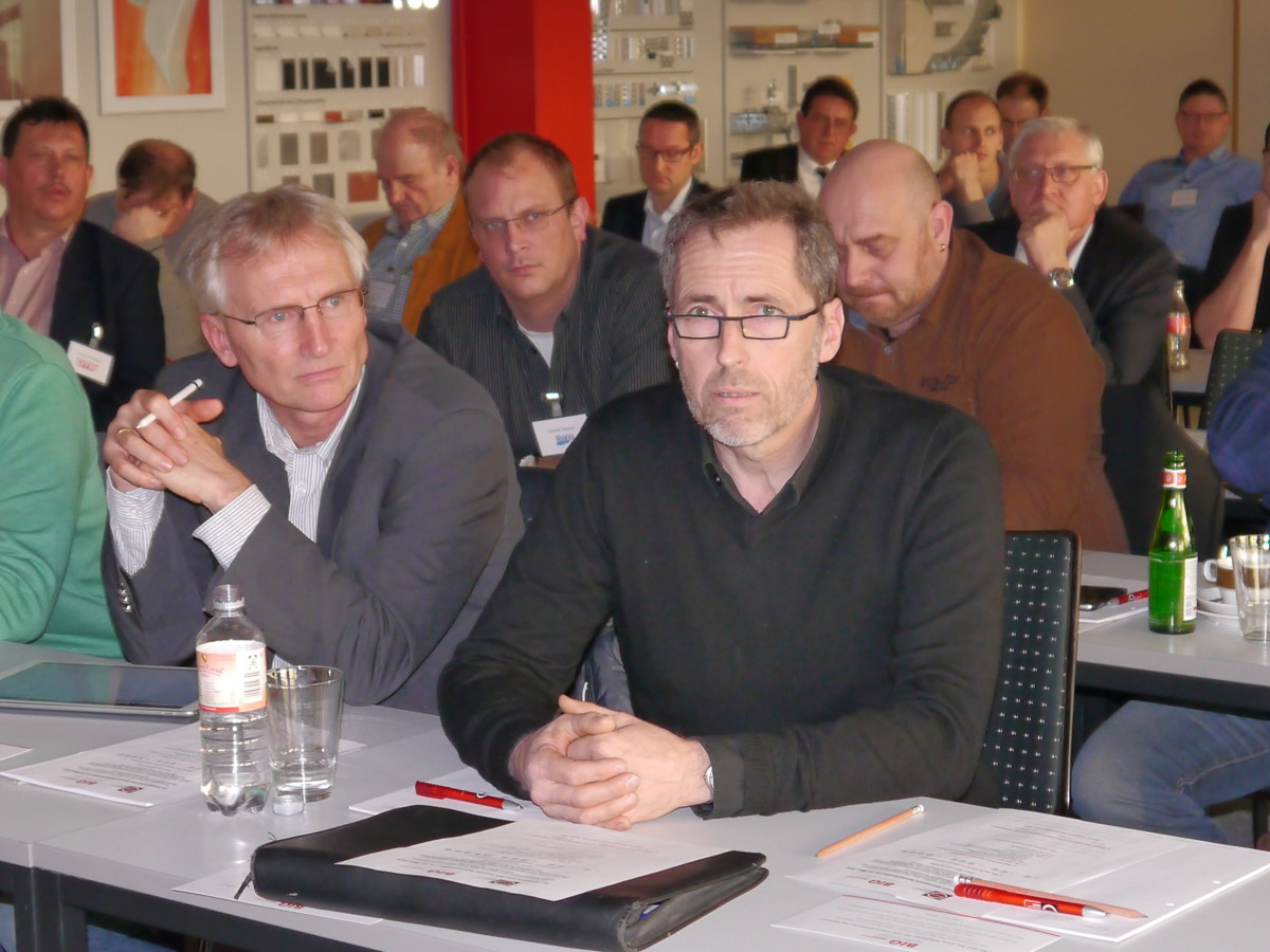 Rund 50 Teilnehmer trafen sich im baden-württembergischen Gaggenau zum Fachdialog. Neben Trockenbau-Unternehmern und Ingenieurbüros zeigten auch einige Architekten großes Interesse am Thema